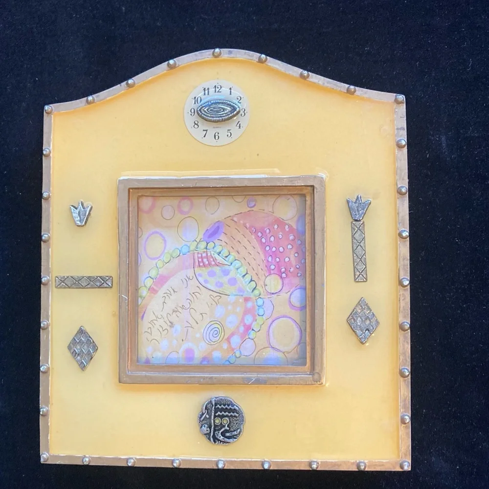 Beautiful Resin Lemon Colored Picture Frame With Inlay Metal Symbols 5.5”x6”